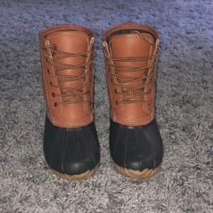 Duck boots